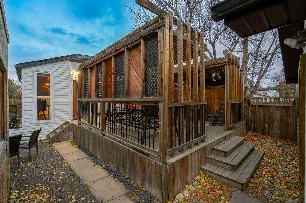 MLS® A2266618 - 533 12 Avenue NE in Renfrew Calgary, Residential