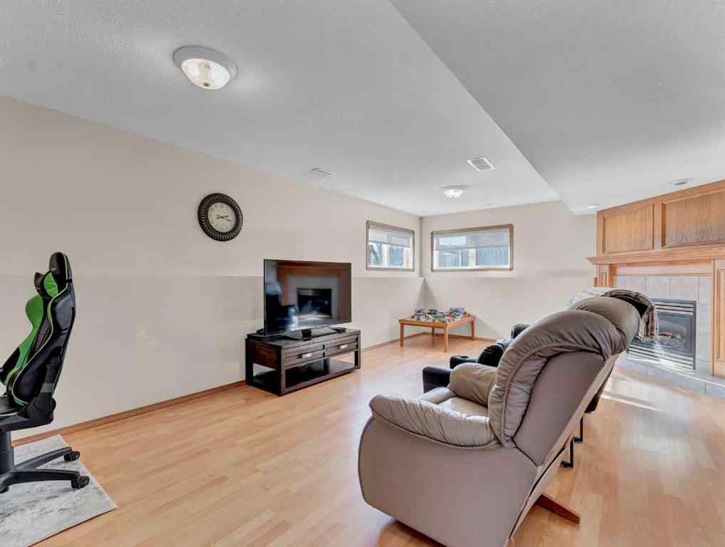 MLS® A2266619 - 35 Heritage Court NE in Northeast Crescent Heights Medicine Hat, Residential