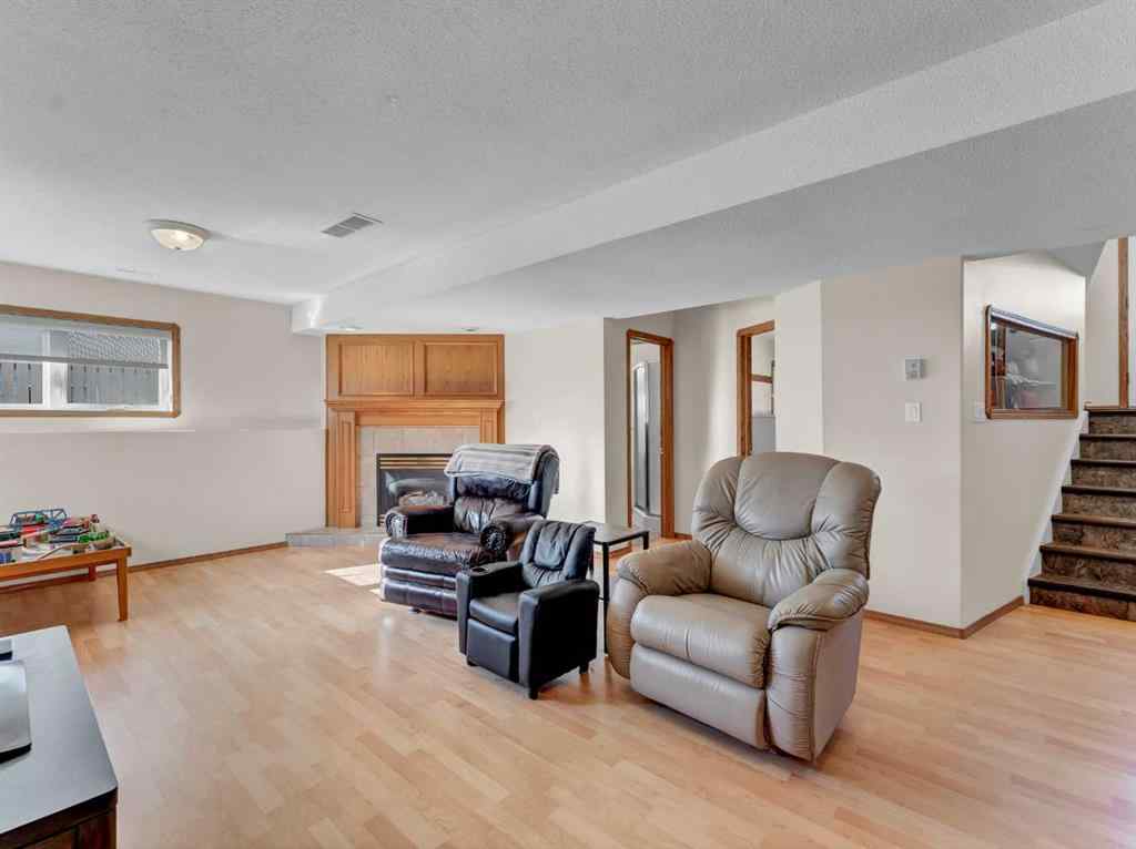 MLS® A2266619 - 35 Heritage Court NE in Northeast Crescent Heights Medicine Hat, Residential