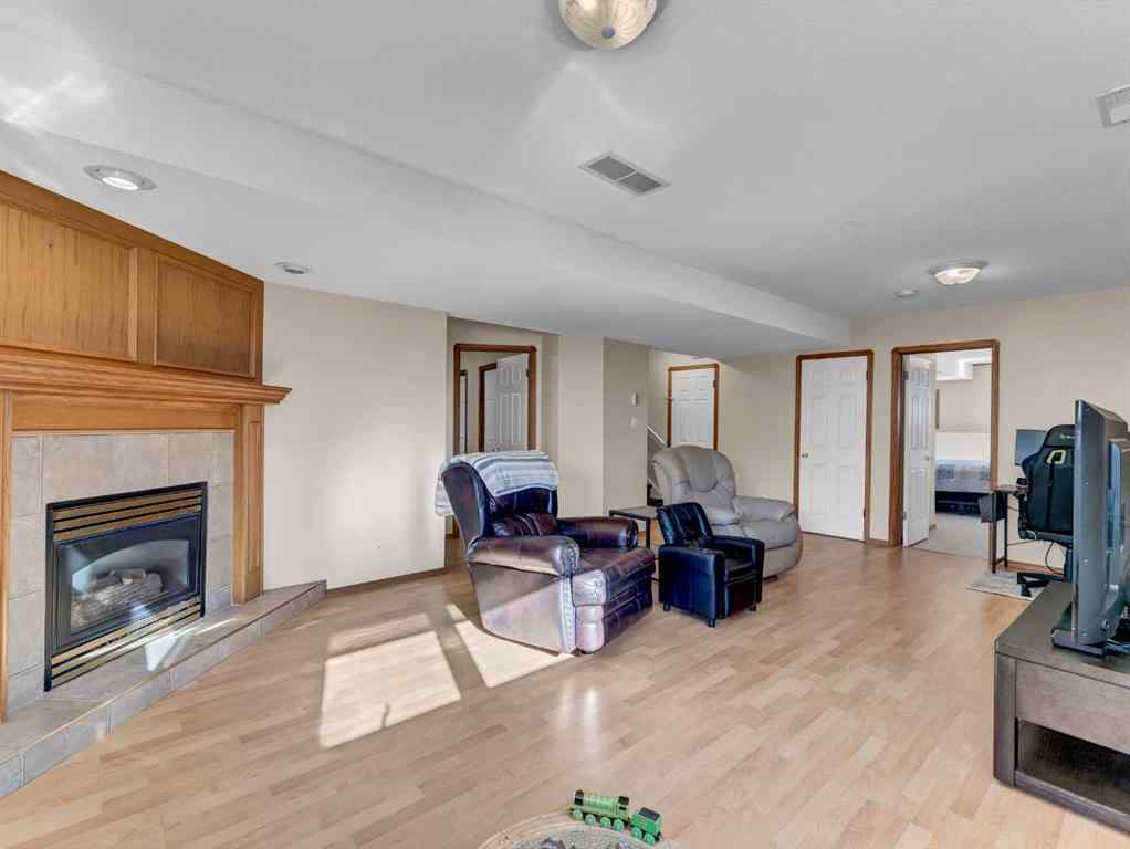 MLS® A2266619 - 35 Heritage Court NE in Northeast Crescent Heights Medicine Hat, Residential