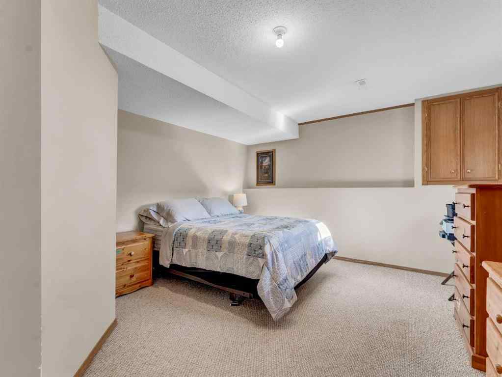 MLS® A2266619 - 35 Heritage Court NE in Northeast Crescent Heights Medicine Hat, Residential