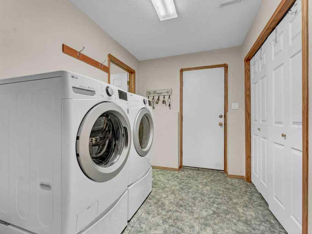 MLS® A2266619 - 35 Heritage Court NE in Northeast Crescent Heights Medicine Hat, Residential