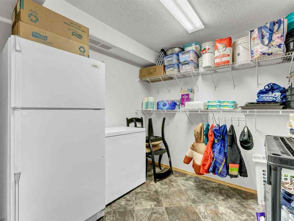 MLS® A2266619 - 35 Heritage Court NE in Northeast Crescent Heights Medicine Hat, Residential