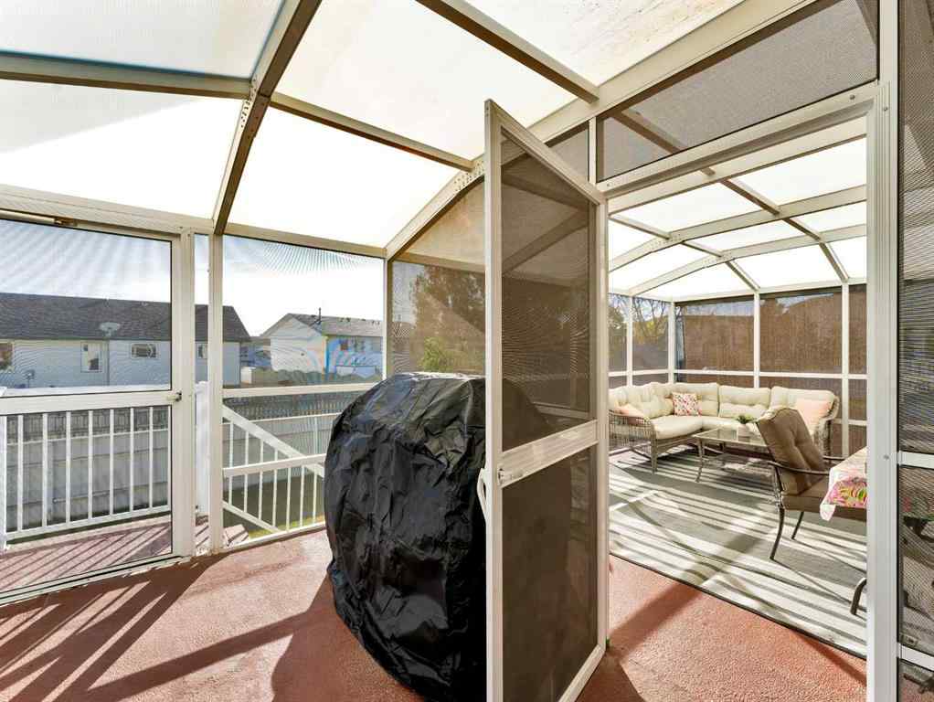 MLS® A2266619 - 35 Heritage Court NE in Northeast Crescent Heights Medicine Hat, Residential