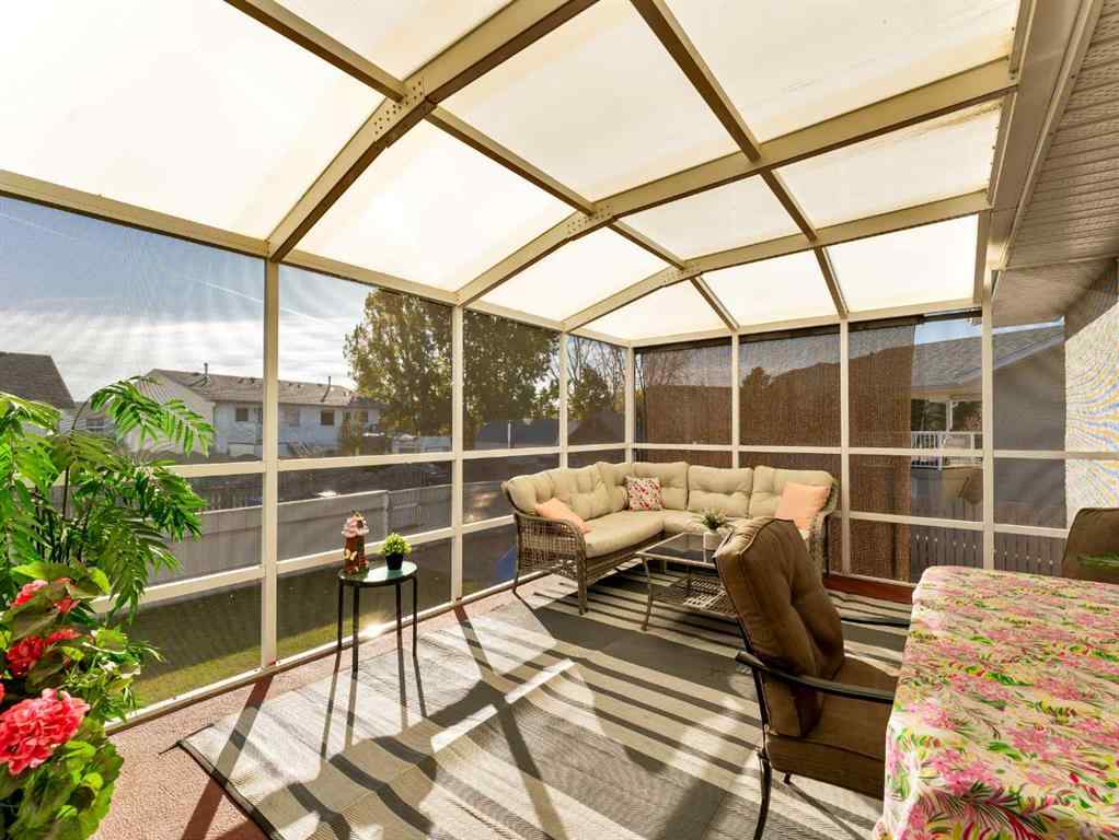 MLS® A2266619 - 35 Heritage Court NE in Northeast Crescent Heights Medicine Hat, Residential