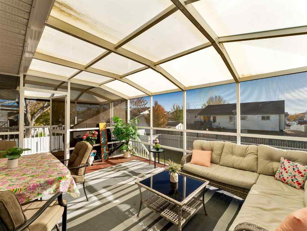 MLS® A2266619 - 35 Heritage Court NE in Northeast Crescent Heights Medicine Hat, Residential