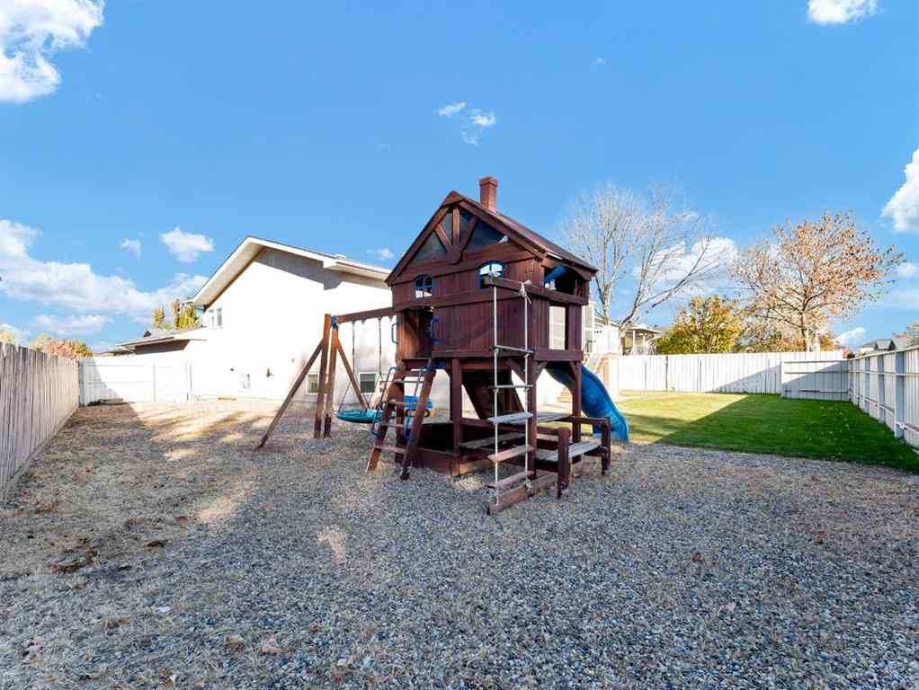 MLS® A2266619 - 35 Heritage Court NE in Northeast Crescent Heights Medicine Hat, Residential