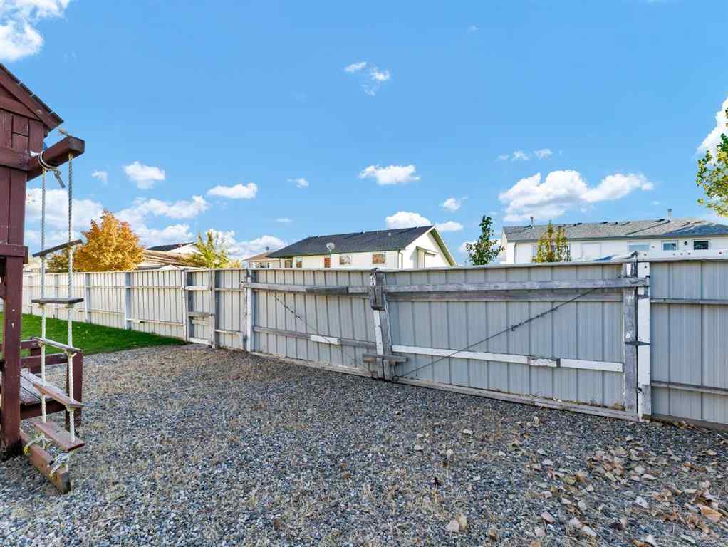 MLS® A2266619 - 35 Heritage Court NE in Northeast Crescent Heights Medicine Hat, Residential