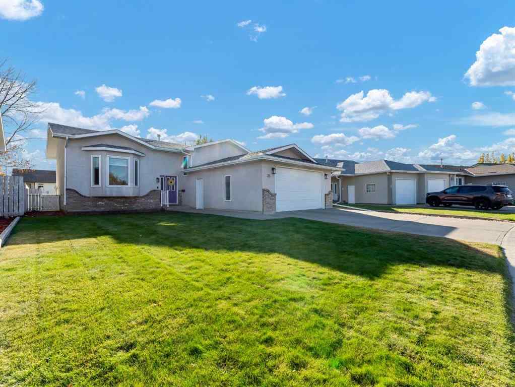 MLS® A2266619 - 35 Heritage Court NE in Northeast Crescent Heights Medicine Hat, Residential
