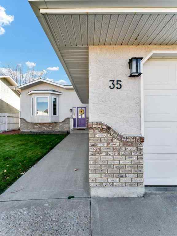 MLS® A2266619 - 35 Heritage Court NE in Northeast Crescent Heights Medicine Hat, Residential