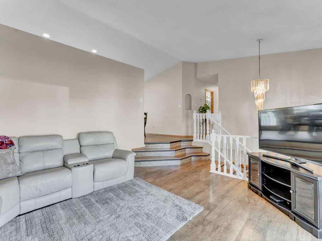 MLS® A2266619 - 35 Heritage Court NE in Northeast Crescent Heights Medicine Hat, Residential