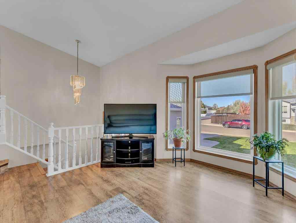 MLS® A2266619 - 35 Heritage Court NE in Northeast Crescent Heights Medicine Hat, Residential