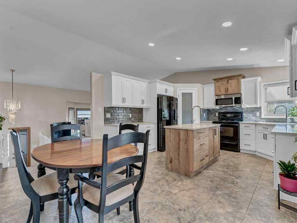 MLS® A2266619 - 35 Heritage Court NE in Northeast Crescent Heights Medicine Hat, Residential