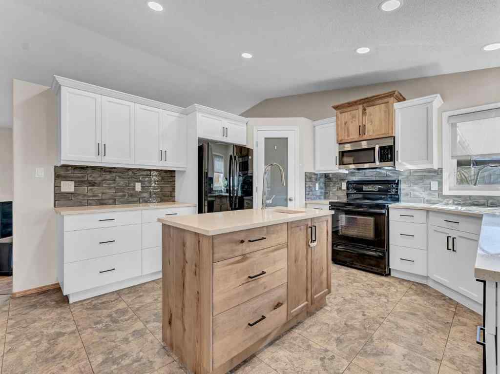 MLS® A2266619 - 35 Heritage Court NE in Northeast Crescent Heights Medicine Hat, Residential