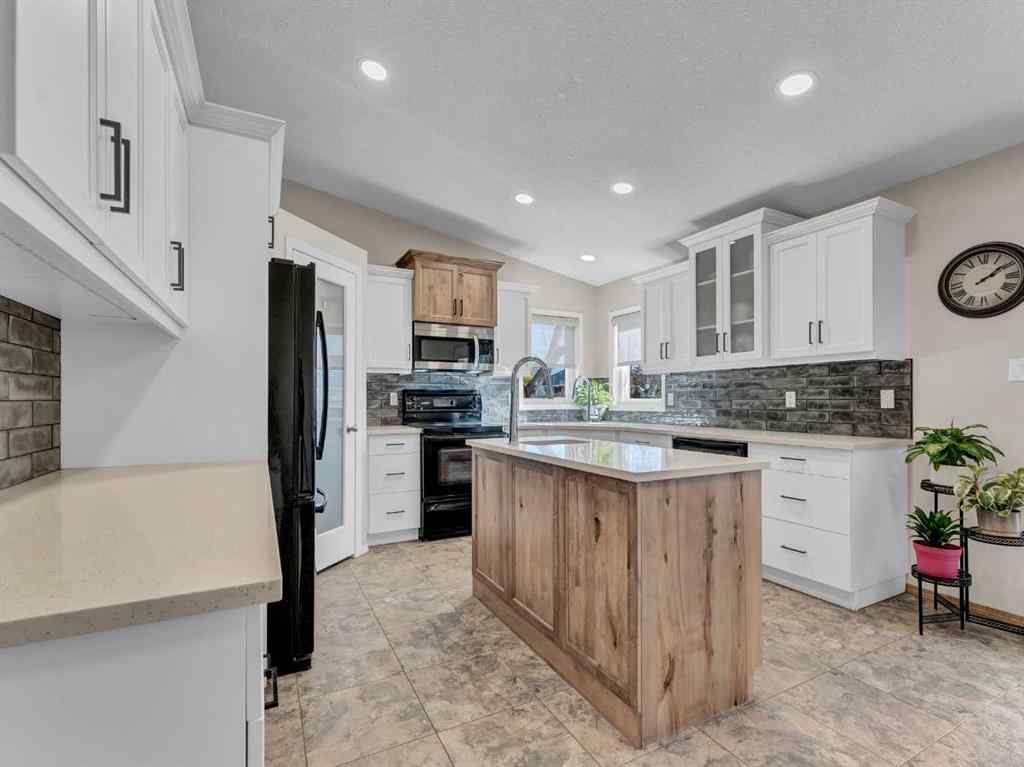 MLS® A2266619 - 35 Heritage Court NE in Northeast Crescent Heights Medicine Hat, Residential