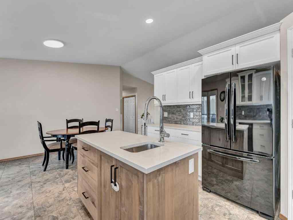 MLS® A2266619 - 35 Heritage Court NE in Northeast Crescent Heights Medicine Hat, Residential