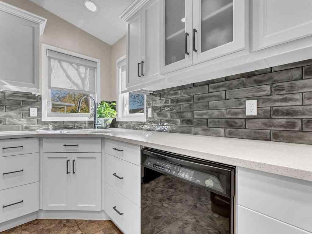 MLS® A2266619 - 35 Heritage Court NE in Northeast Crescent Heights Medicine Hat, Residential