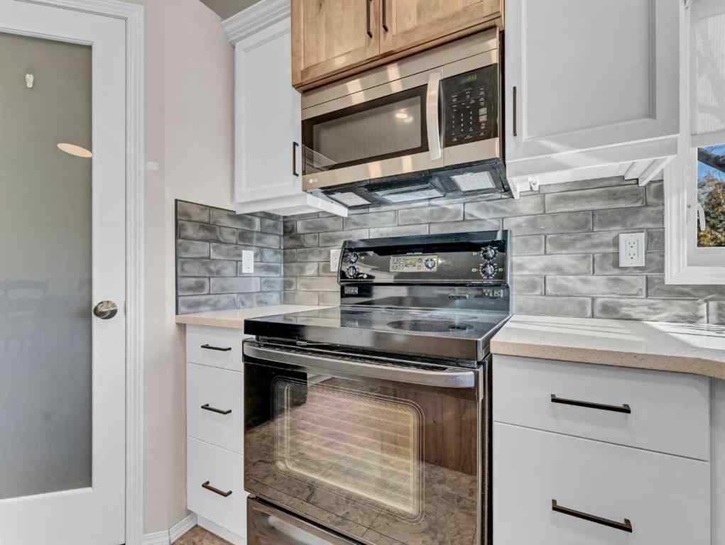 MLS® A2266619 - 35 Heritage Court NE in Northeast Crescent Heights Medicine Hat, Residential