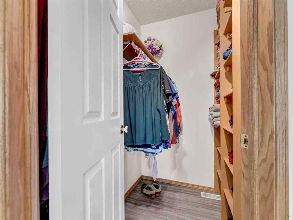 MLS® A2266619 - 35 Heritage Court NE in Northeast Crescent Heights Medicine Hat, Residential