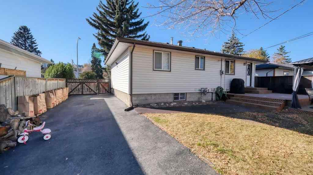 MLS® A2266622 - 8012 36 Avenue NW in Bowness Calgary, Residential