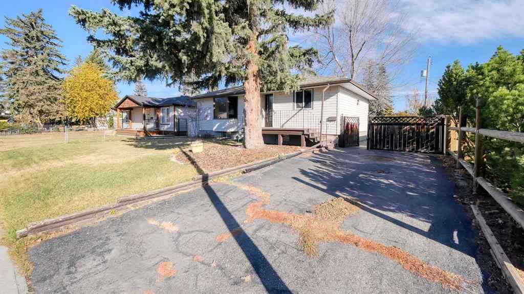 MLS® A2266622 - 8012 36 Avenue NW in Bowness Calgary, Residential