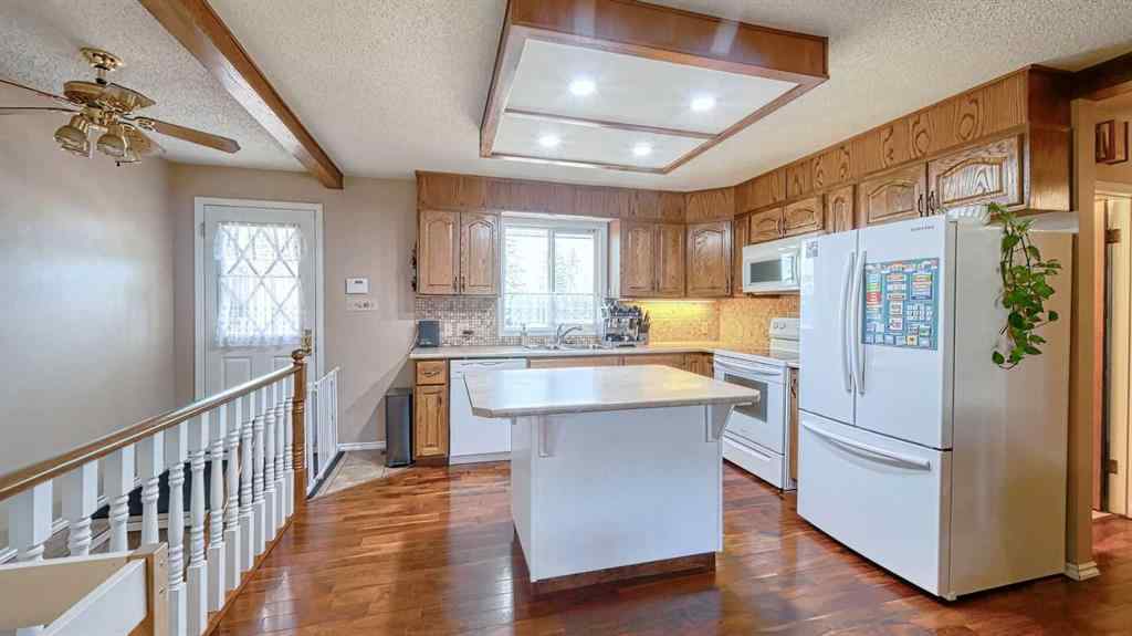 MLS® A2266622 - 8012 36 Avenue NW in Bowness Calgary, Residential