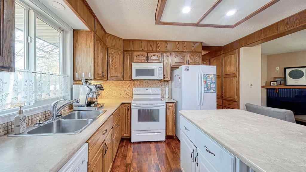 MLS® A2266622 - 8012 36 Avenue NW in Bowness Calgary, Residential