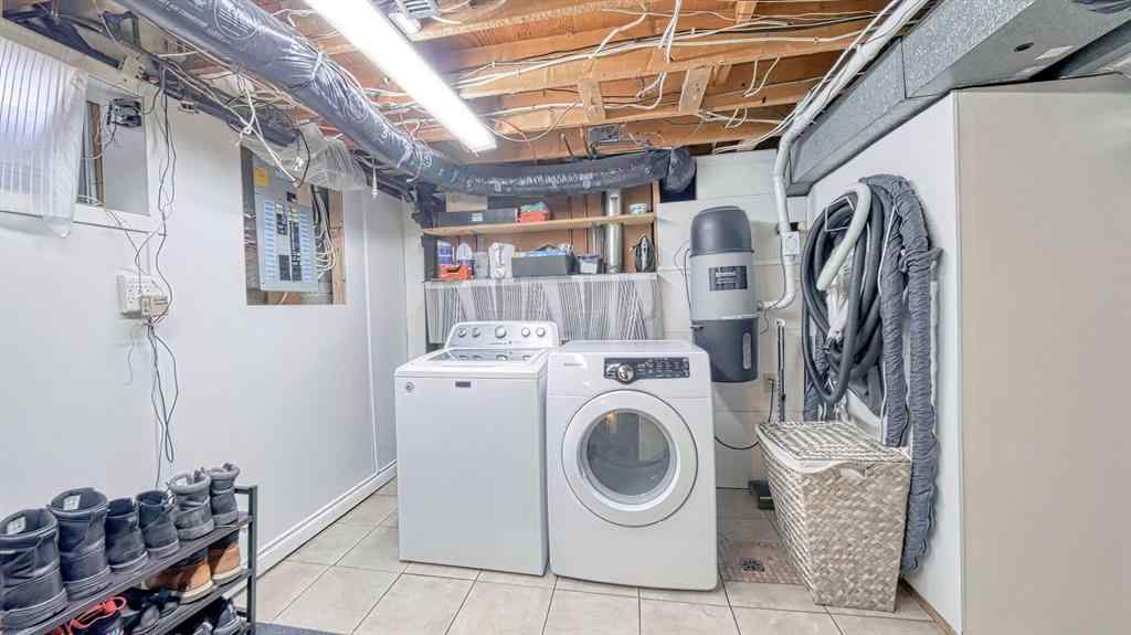 MLS® A2266622 - 8012 36 Avenue NW in Bowness Calgary, Residential