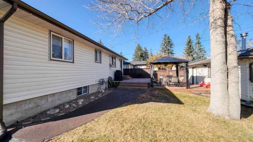 MLS® A2266622 - 8012 36 Avenue NW in Bowness Calgary, Residential