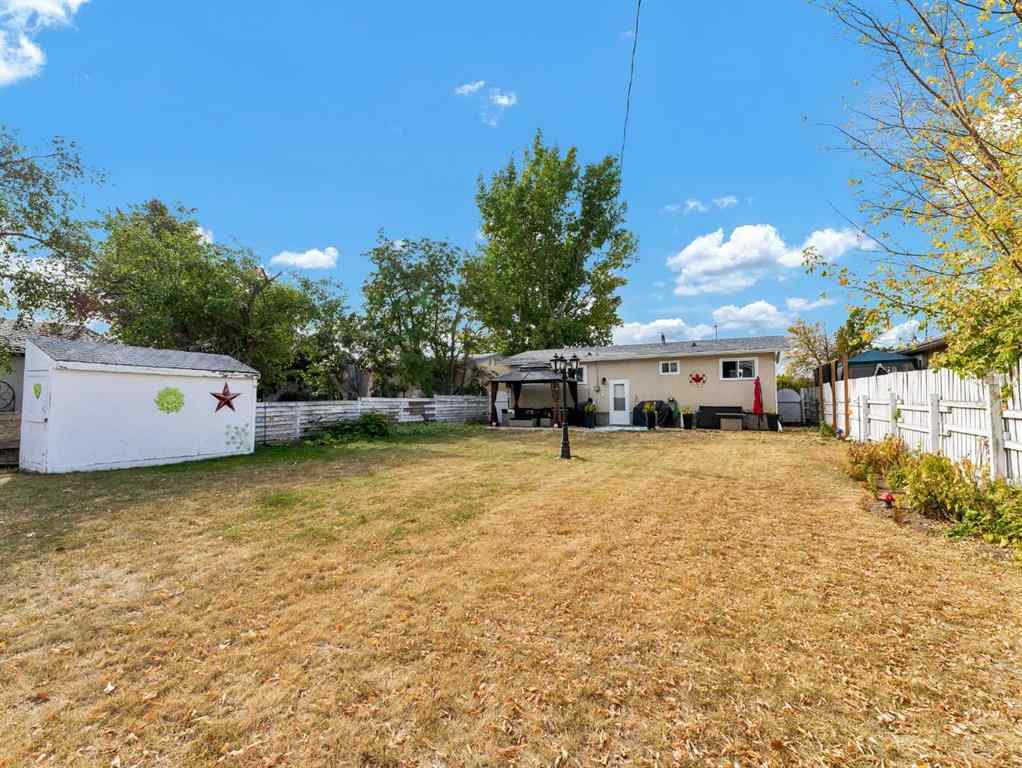 MLS® A2266629 - 805 1 Street SE in NONE Redcliff, Residential