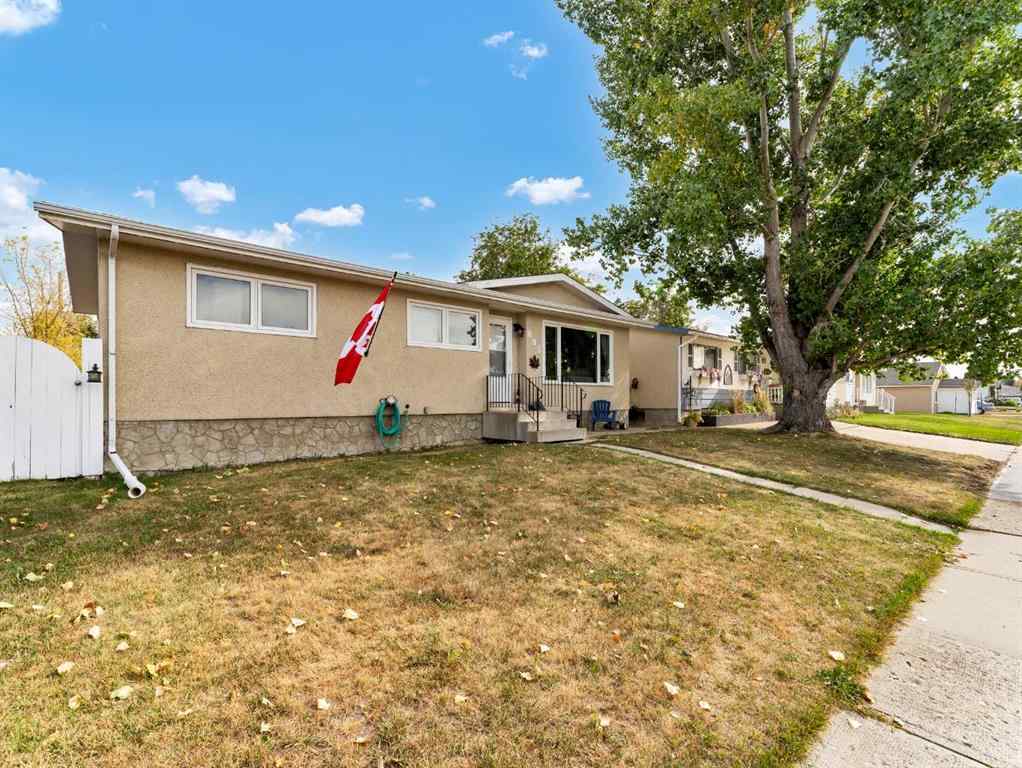 MLS® A2266629 - 805 1 Street SE in NONE Redcliff, Residential