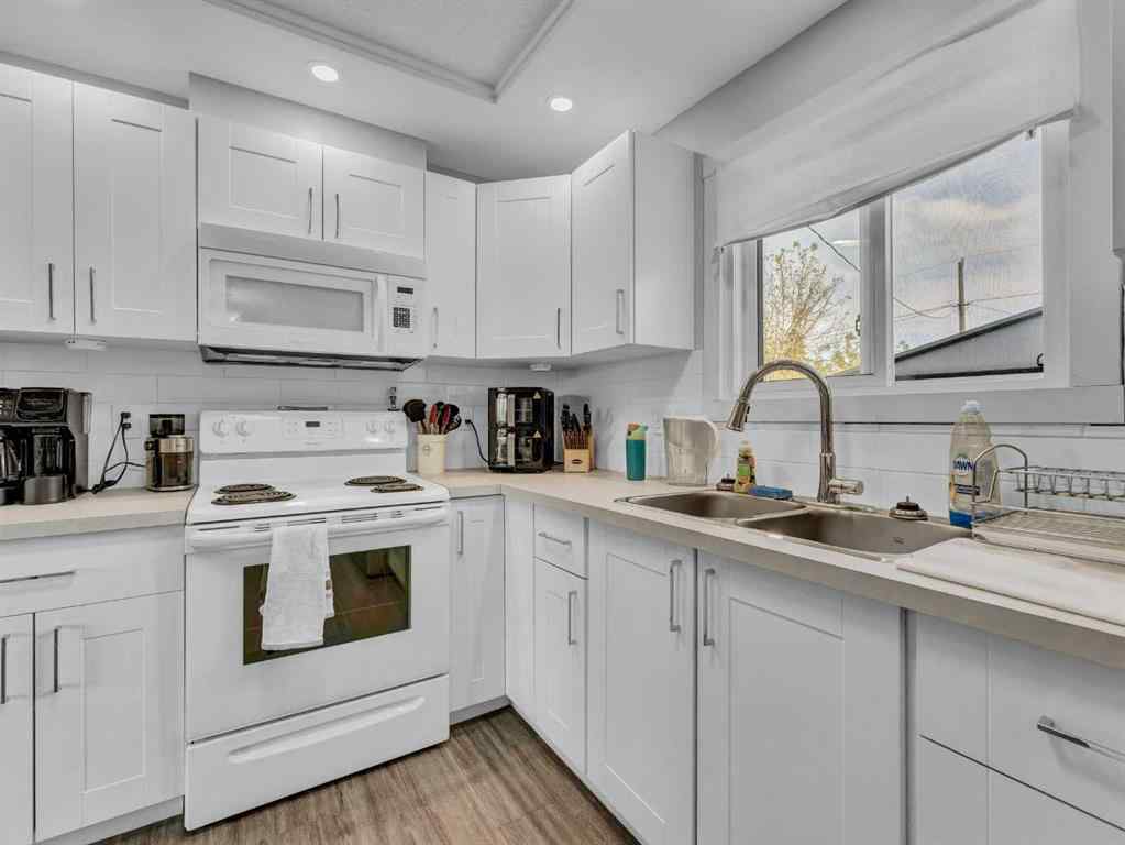 MLS® A2266629 - 805 1 Street SE in NONE Redcliff, Residential