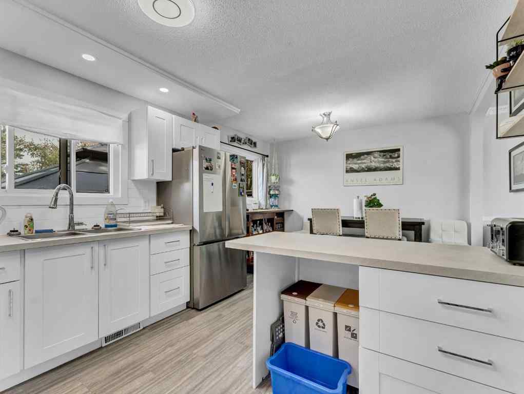 MLS® A2266629 - 805 1 Street SE in NONE Redcliff, Residential