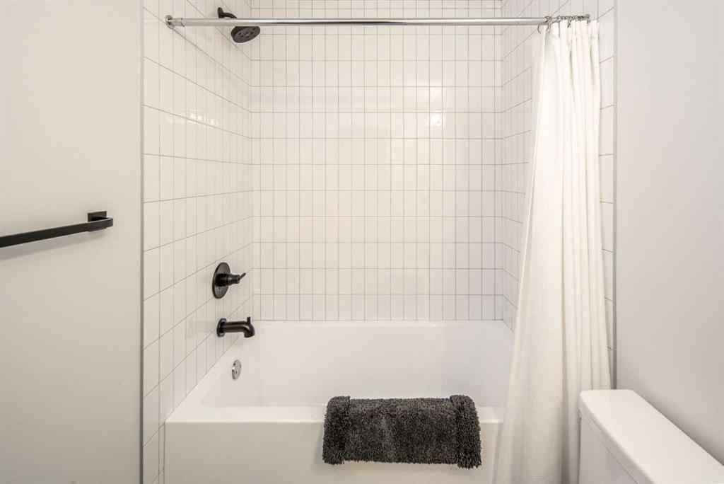 MLS® A2266633 - 2409B Richmond Road SW in Richmond Calgary, Residential