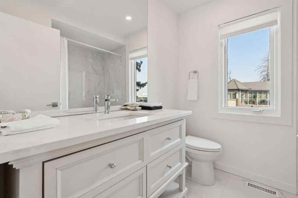 MLS® A2266635 - 809 9 Street NE in Renfrew Calgary, Residential