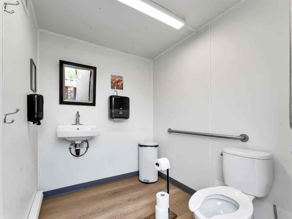 MLS® A2266653 - 651 2 Street SE in SE Hill Medicine Hat, Commercial