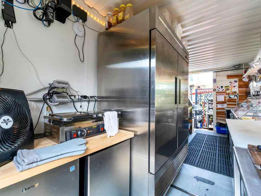 MLS® A2266653 - 651 2 Street SE in SE Hill Medicine Hat, Commercial