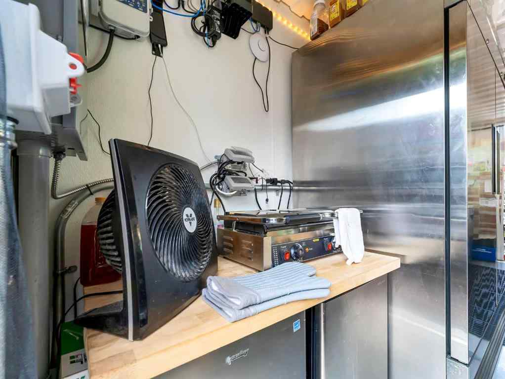 MLS® A2266653 - 651 2 Street SE in SE Hill Medicine Hat, Commercial