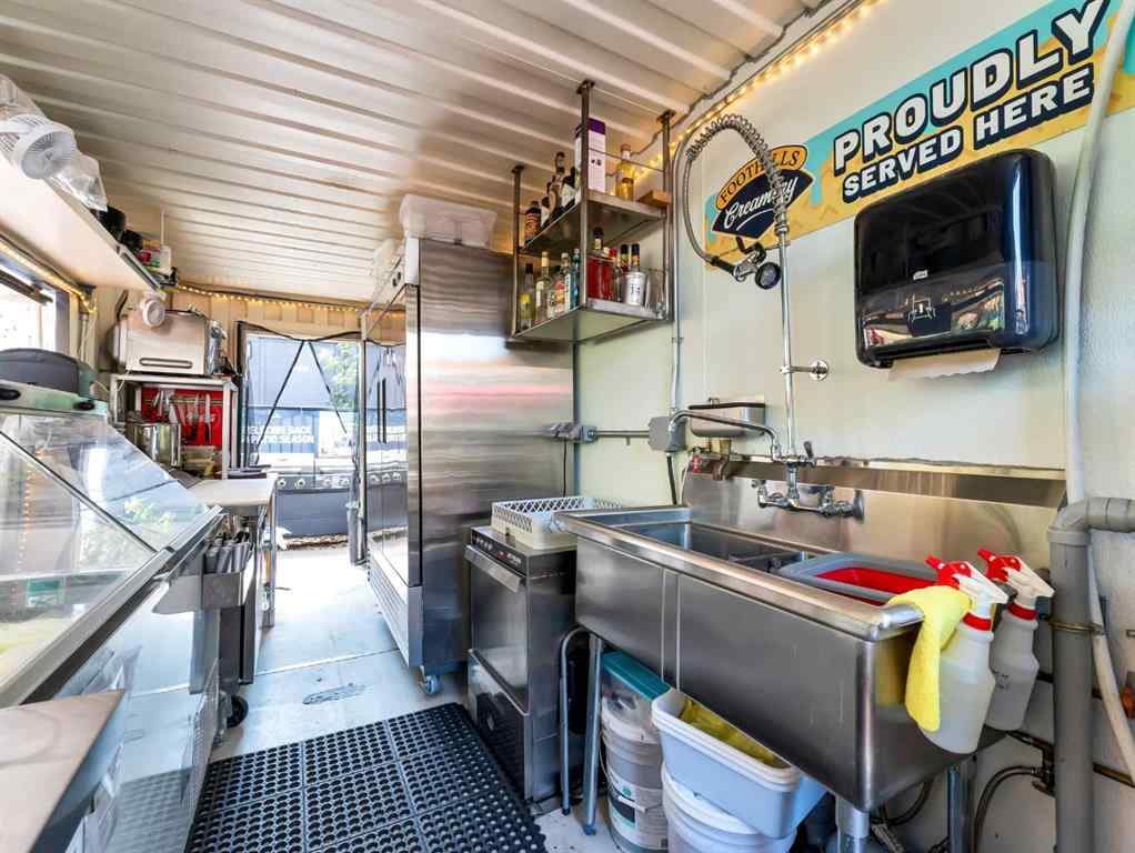 MLS® A2266653 - 651 2 Street SE in SE Hill Medicine Hat, Commercial