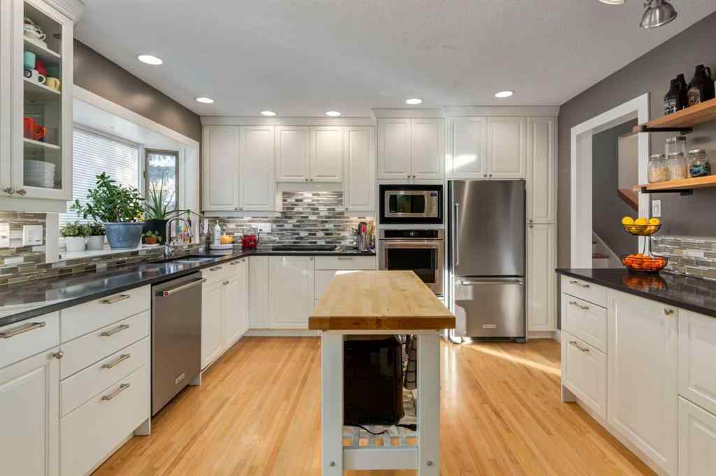 MLS® A2266665 - 12044 Lake Emerald Crescent SE in Lake Bonavista Calgary, Residential