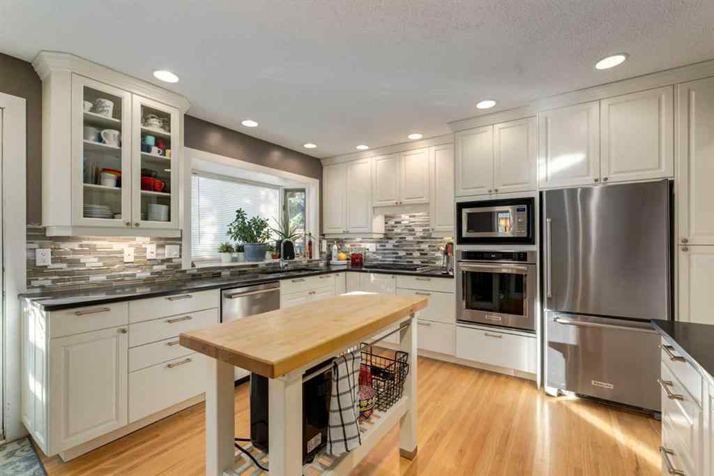 MLS® A2266665 - 12044 Lake Emerald Crescent SE in Lake Bonavista Calgary, Residential