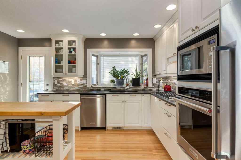 MLS® A2266665 - 12044 Lake Emerald Crescent SE in Lake Bonavista Calgary, Residential