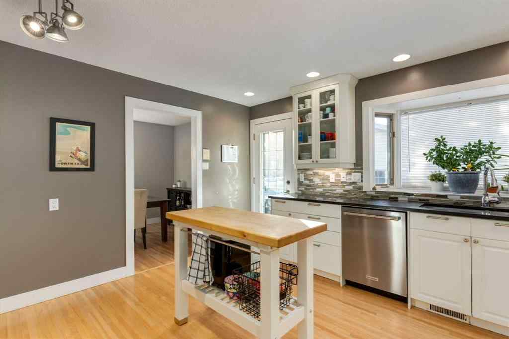 MLS® A2266665 - 12044 Lake Emerald Crescent SE in Lake Bonavista Calgary, Residential