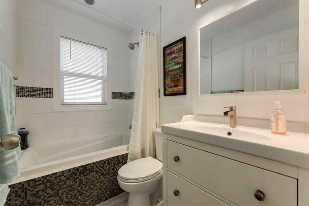 MLS® A2266665 - 12044 Lake Emerald Crescent SE in Lake Bonavista Calgary, Residential