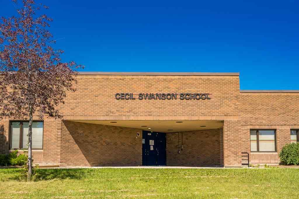 MLS® A2266672 - 13 Rundlelawn Court NE in Rundle Calgary, Residential