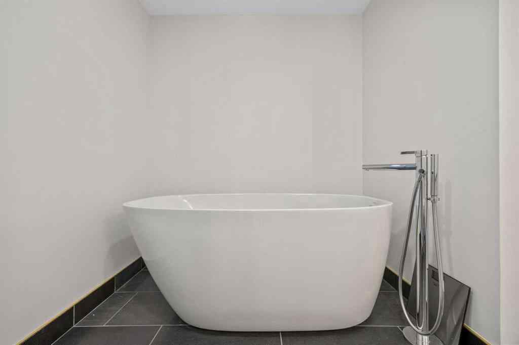 MLS® A2266679 - Unit #5206 400 Eau Claire Avenue SW in Eau Claire Calgary, Residential