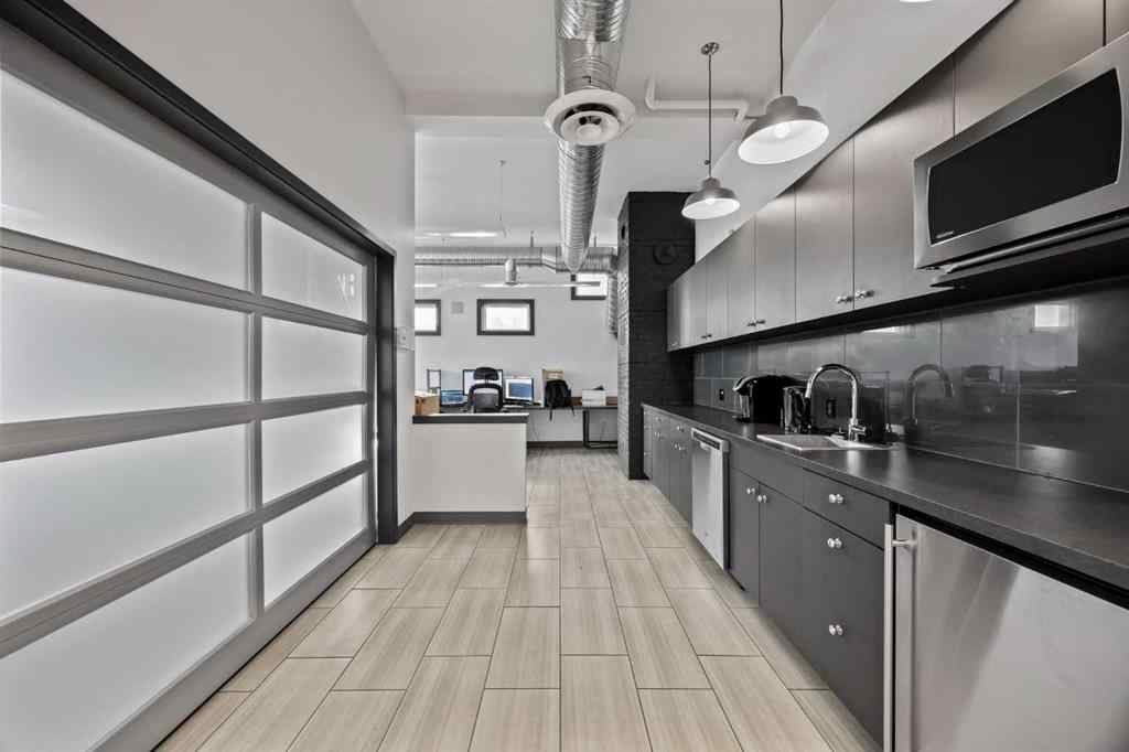 MLS® A2266683 - 1742 10 Avenue SW in Sunalta Calgary, Commercial