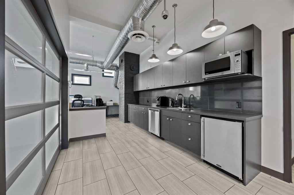 MLS® A2266683 - 1742 10 Avenue SW in Sunalta Calgary, Commercial