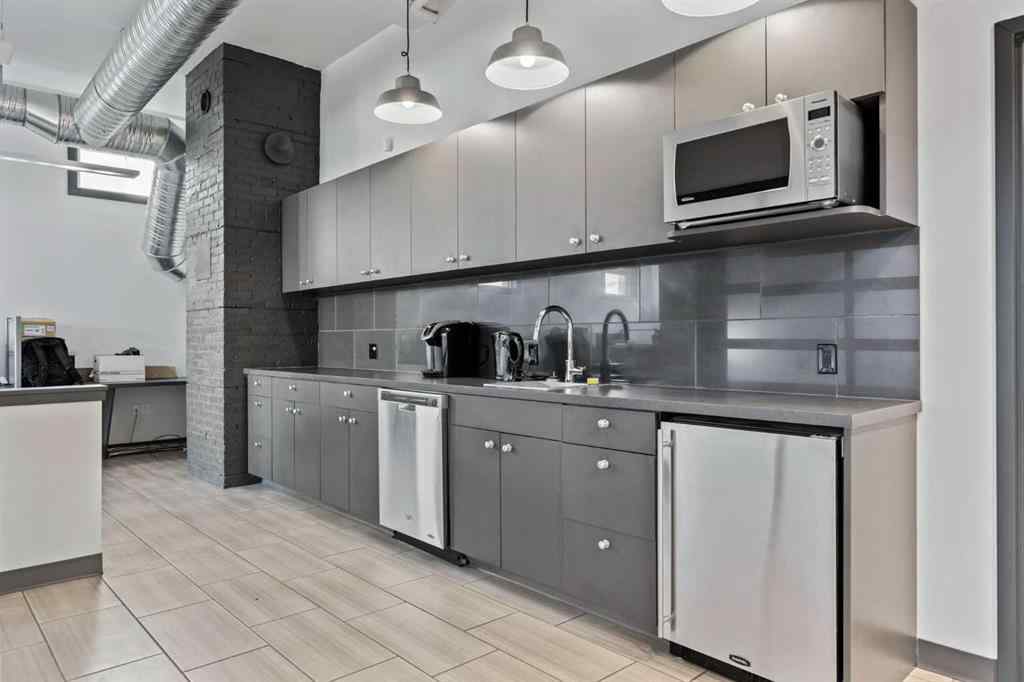 MLS® A2266683 - 1742 10 Avenue SW in Sunalta Calgary, Commercial