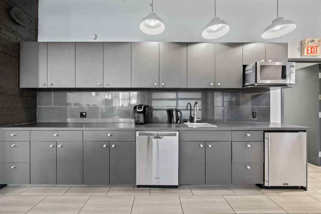 MLS® A2266683 - 1742 10 Avenue SW in Sunalta Calgary, Commercial